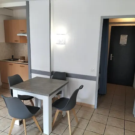 Graziella 210 Apartman *